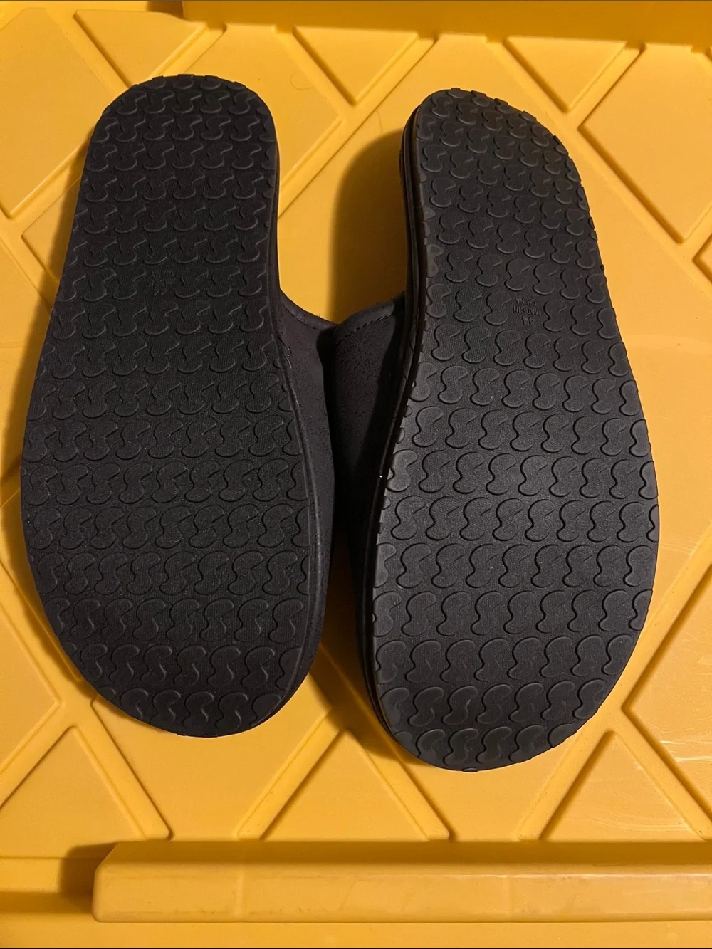 SKIMS mens slipper faux shearling